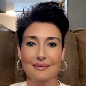 Meet your Posher, Leah